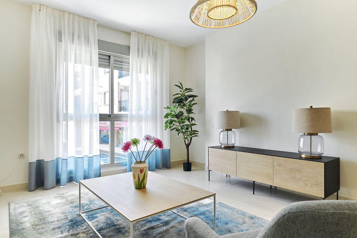 Apartamento de obra nueva en San Miguel de Salinas con piscina y vistas