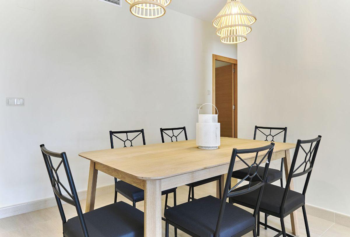 Apartamento de obra nueva en San Miguel de Salinas con piscina y vistas