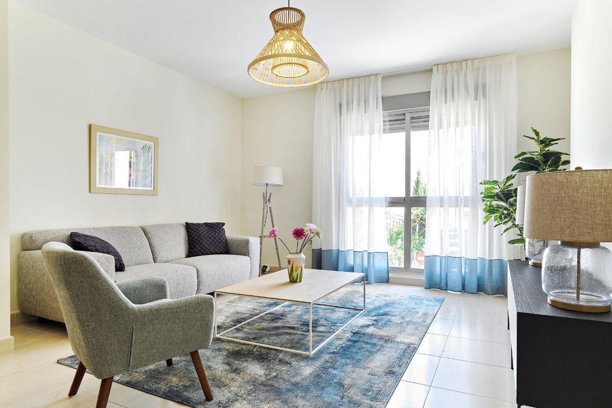 Apartamento de obra nueva en San Miguel de Salinas con piscina y vistas