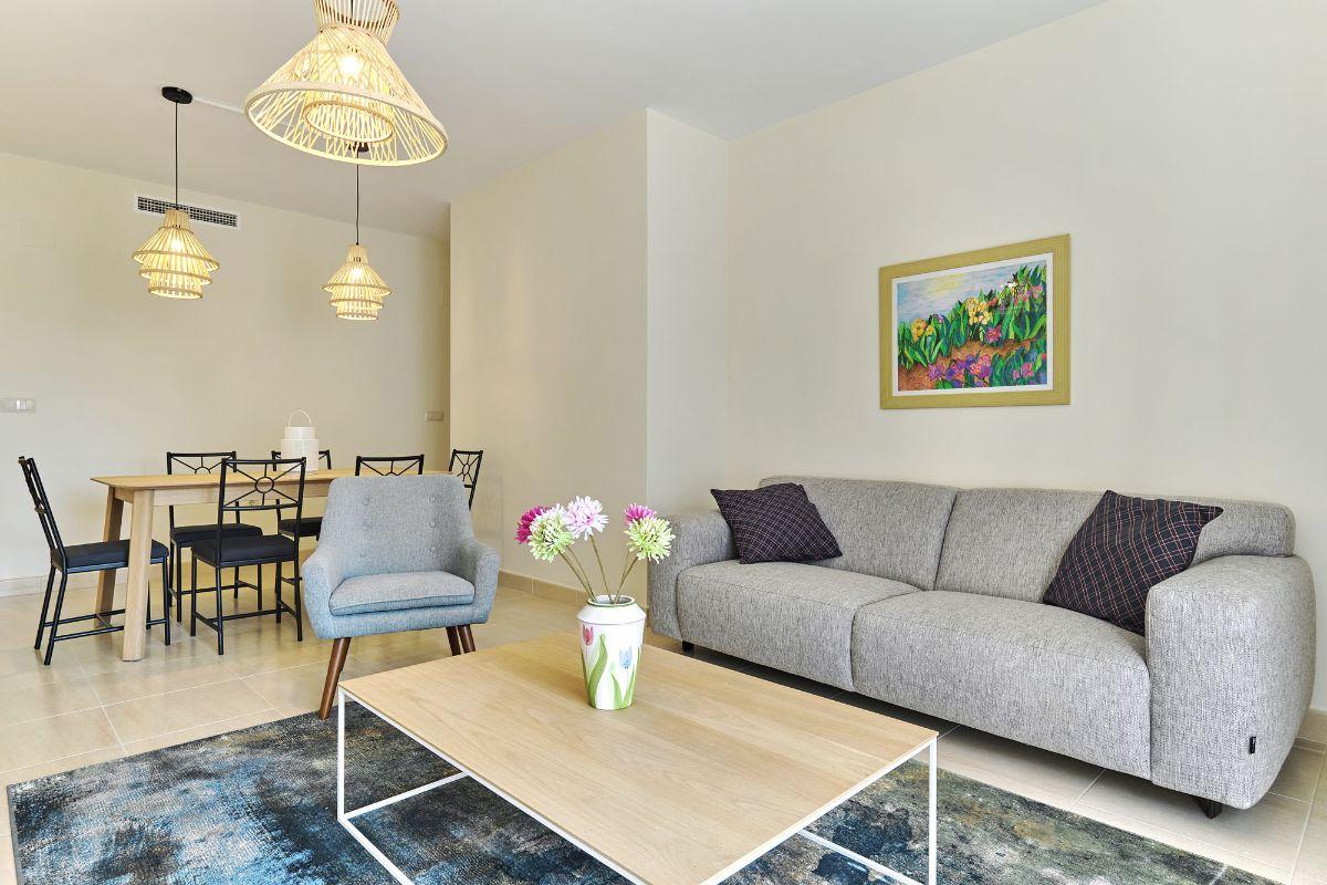 Apartamento de obra nueva en San Miguel de Salinas con piscina y vistas