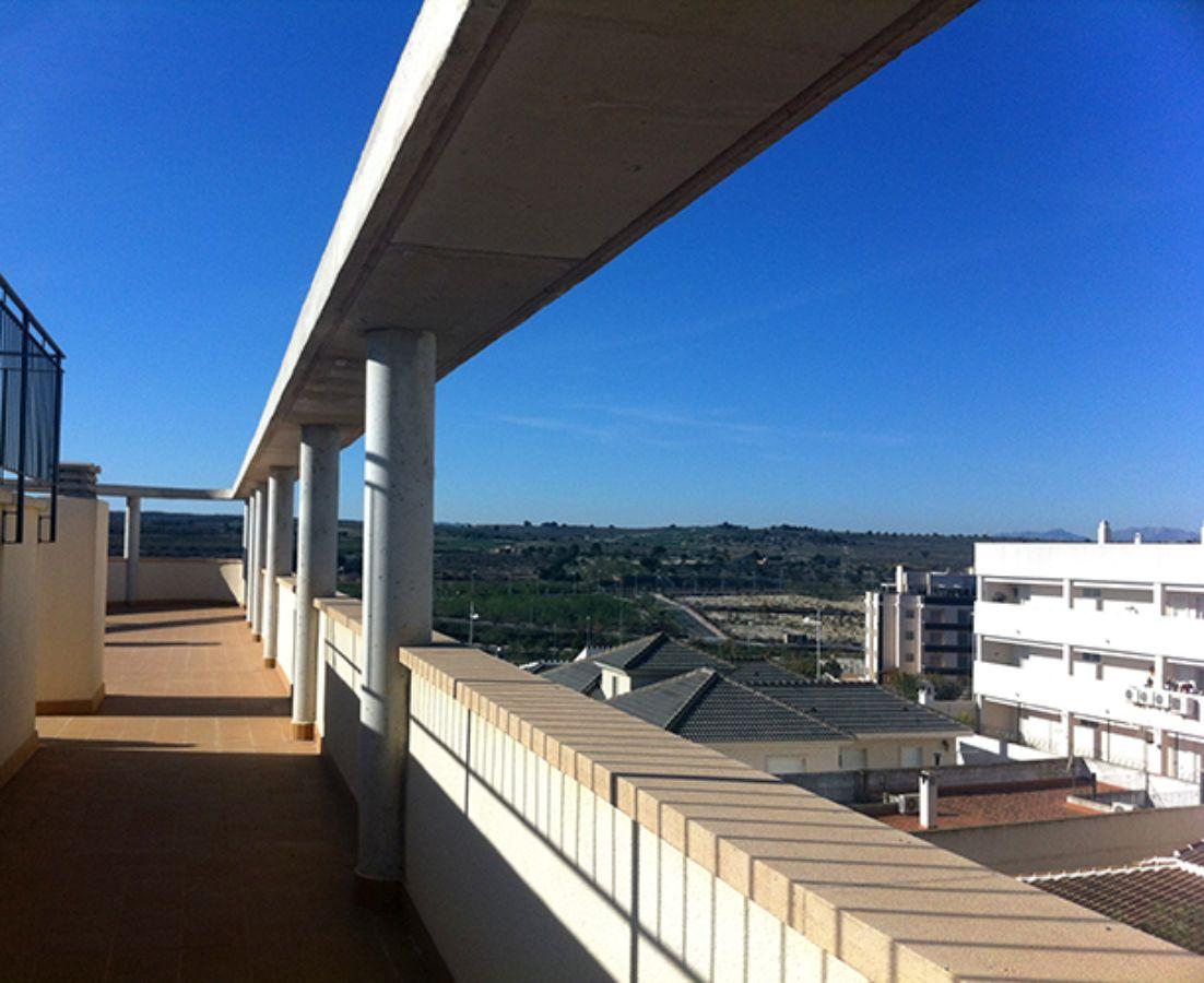 Apartamento de obra nueva en San Miguel de Salinas con piscina y vistas