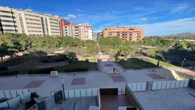Apartamento moderno en Juan de Borbón con terraza y garaje — 2 dorm.