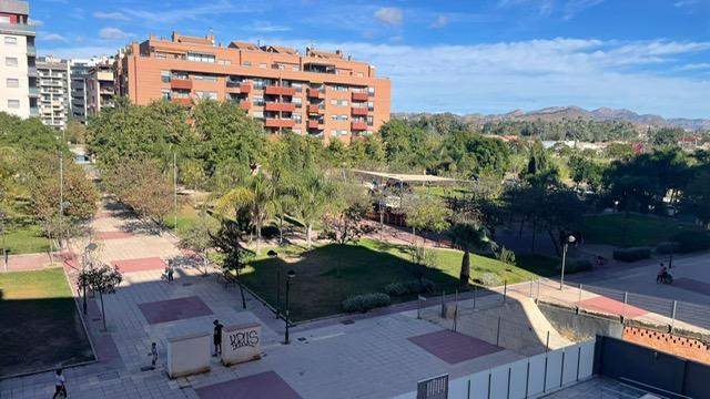 Apartamento moderno en Juan de Borbón con terraza y garaje — 2 dorm.