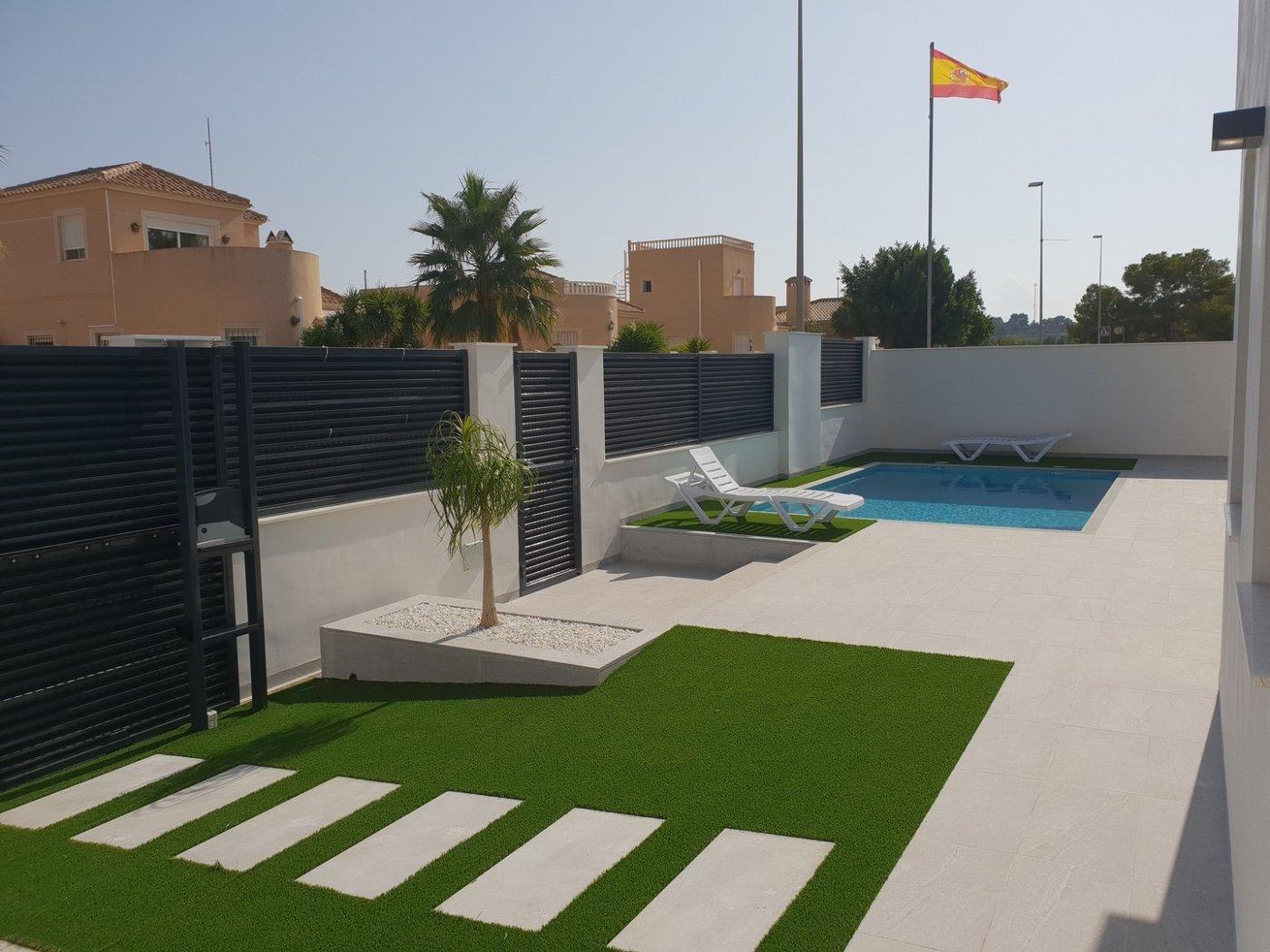 Villa en Pilar de La Horadada