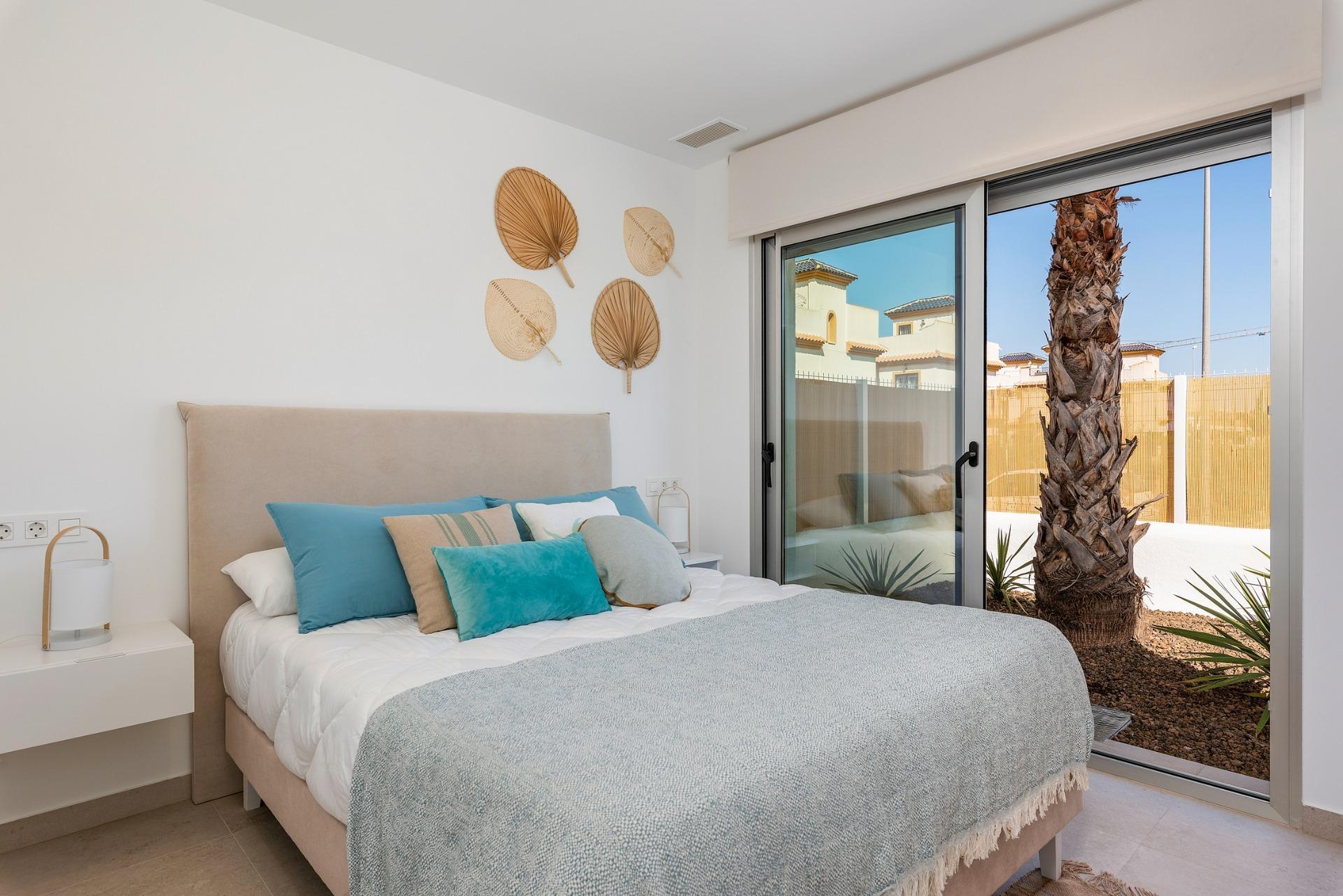 Obra Nueva: Chalet con Piscina Privada en Dolores, Alicante — 3 Dorm.
