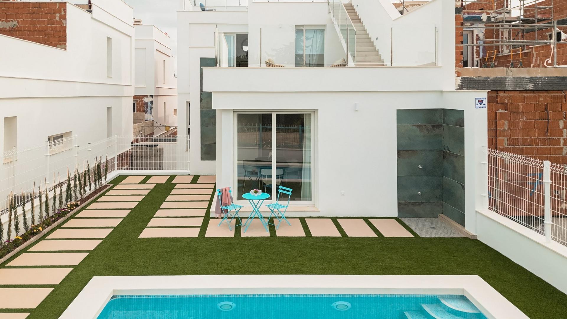 Villa Obra Nueva con Piscina Privada en Los Alcázares — 3 Dorm.