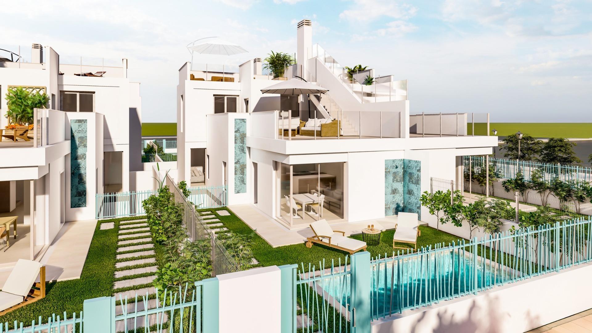Villa Obra Nueva con Piscina Privada en Los Alcázares — 3 Dorm.