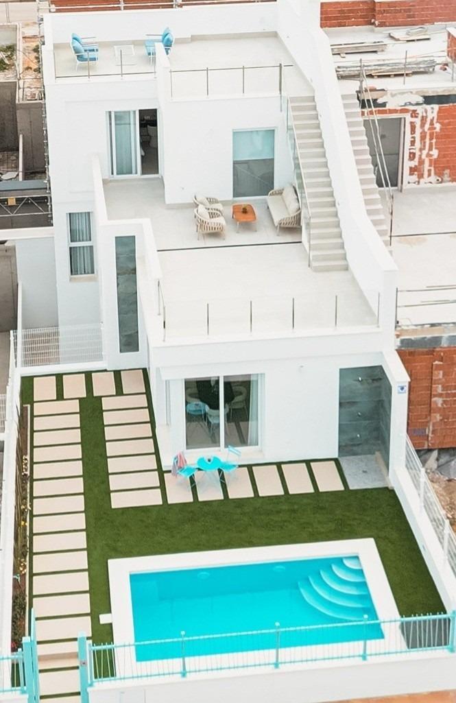 Villa Obra Nueva con Piscina Privada en Los Alcázares — 3 Dorm.