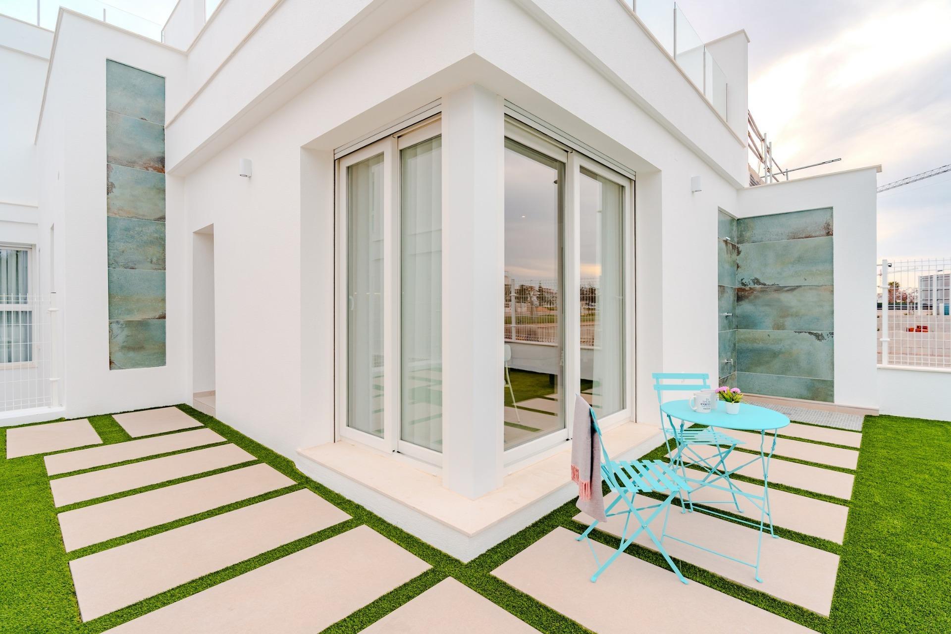 Villa Obra Nueva con Piscina Privada en Los Alcázares — 3 Dorm.