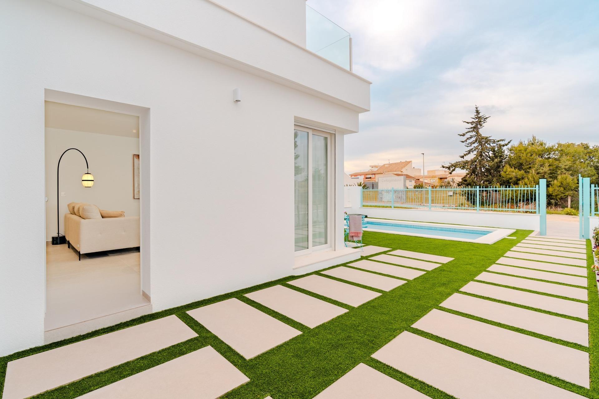 Villa Obra Nueva con Piscina Privada en Los Alcázares — 3 Dorm.