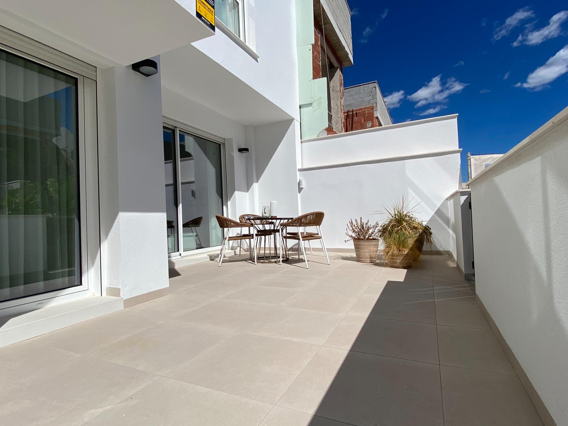 Bungalow Obra Nueva con Piscina Privada en Pilar de La Horadada — 3 Dorm.