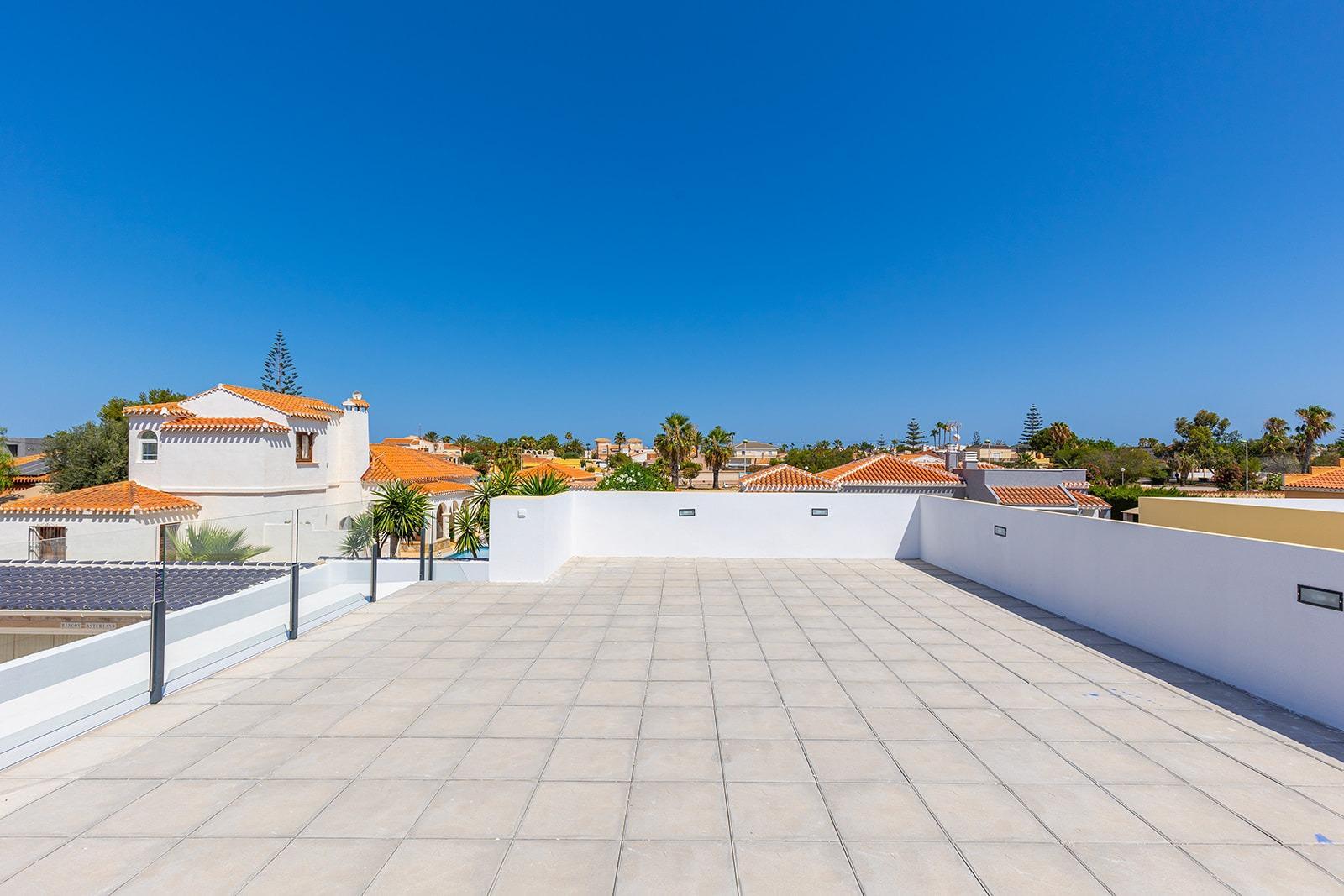 Villa Obra Nueva con Piscina Privada en Los Balcones, Torrevieja — 3 Dorm.
