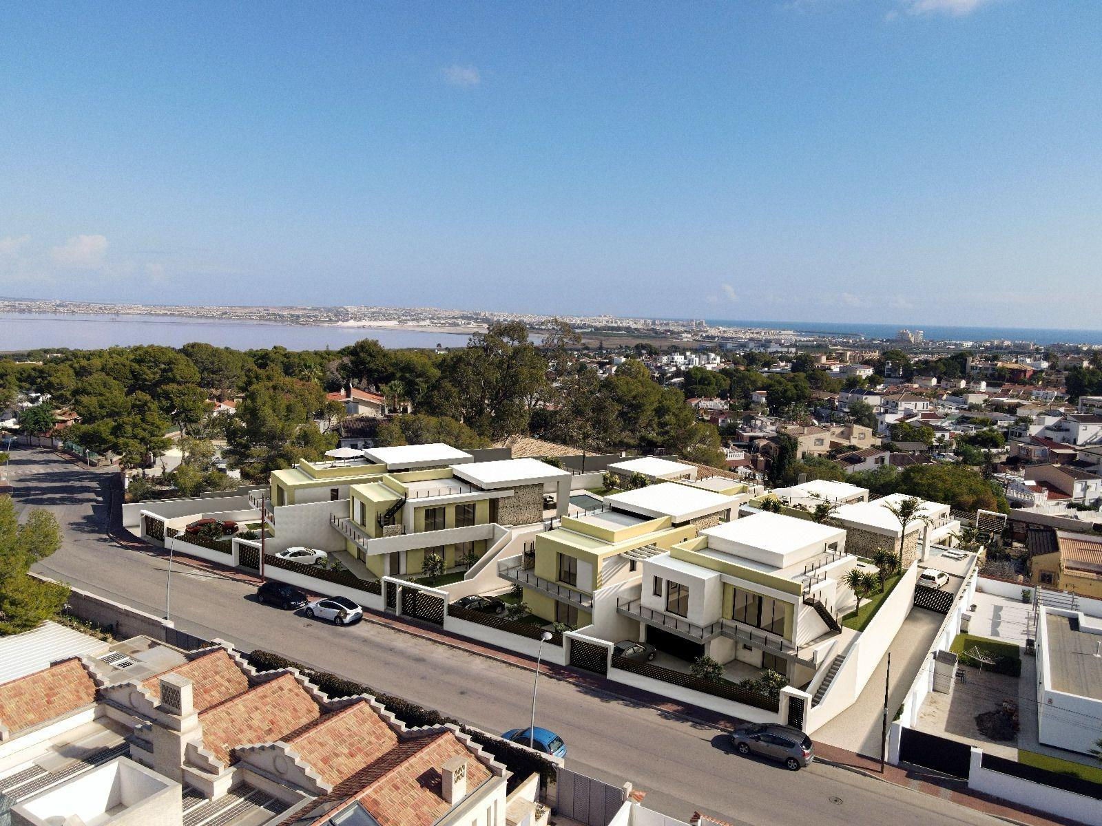 Villa Obra Nueva con Piscina Privada en Los Balcones, Torrevieja — 3 Dorm.