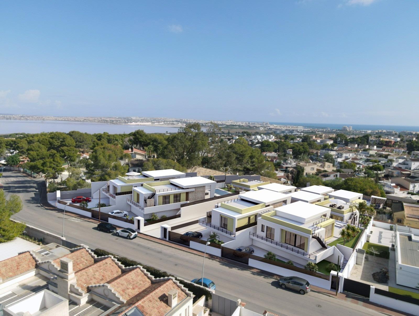 Villa Obra Nueva con Piscina Privada en Los Balcones, Torrevieja — 3 Dorm.