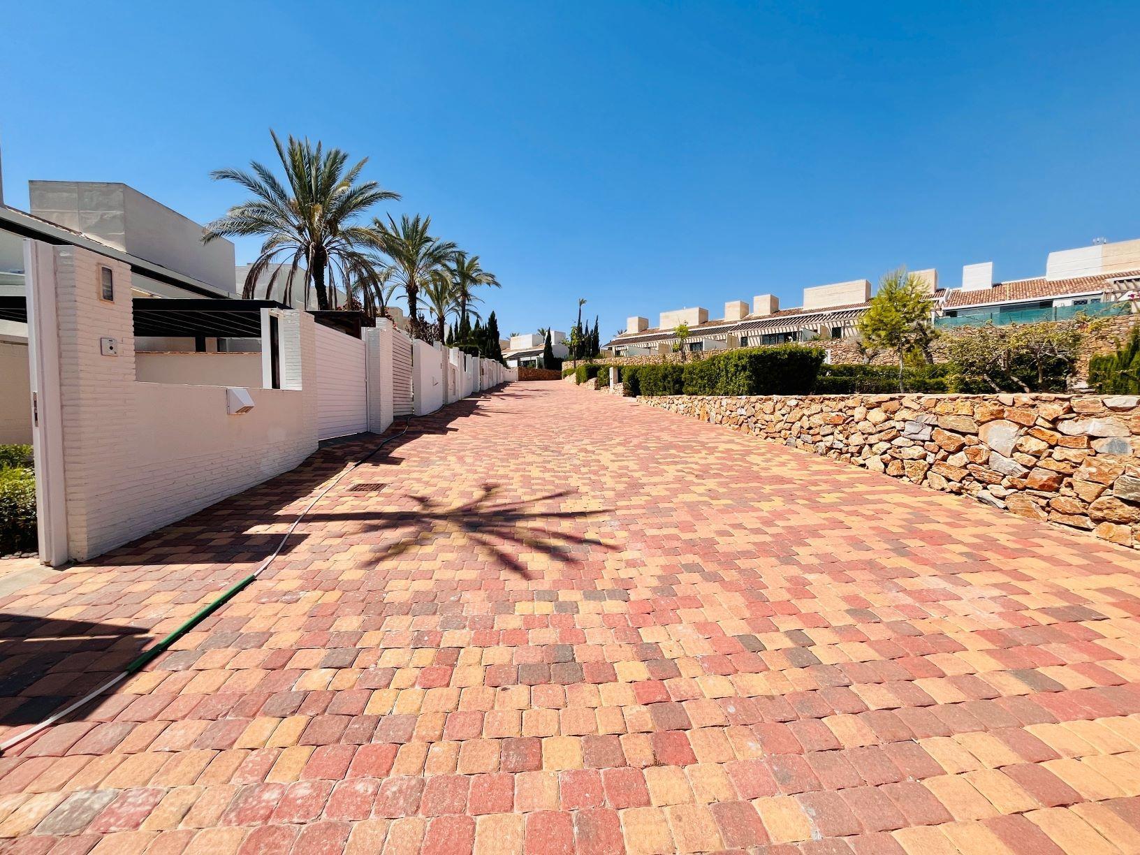 Casa Adosada con Piscina Privada en Sucina (Murcia) — Obra Nueva