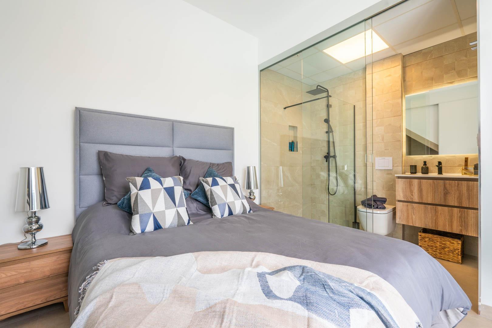 Villa obra nueva con piscina en Torre Pacheco — 3 dorm, 3 baños