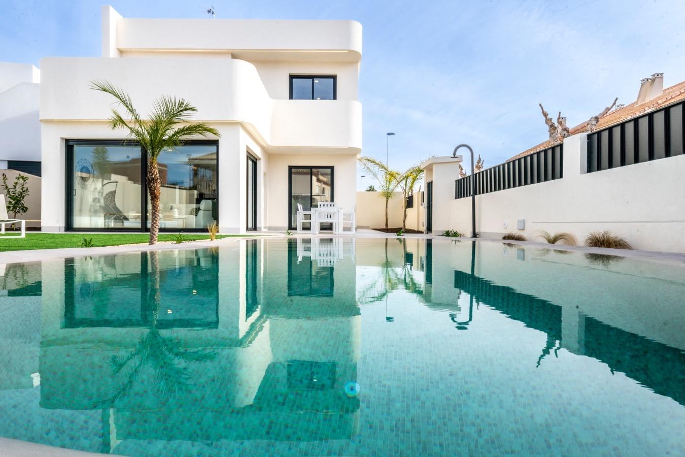 Villa obra nueva con piscina en Torre Pacheco — 3 dorm, 3 baños