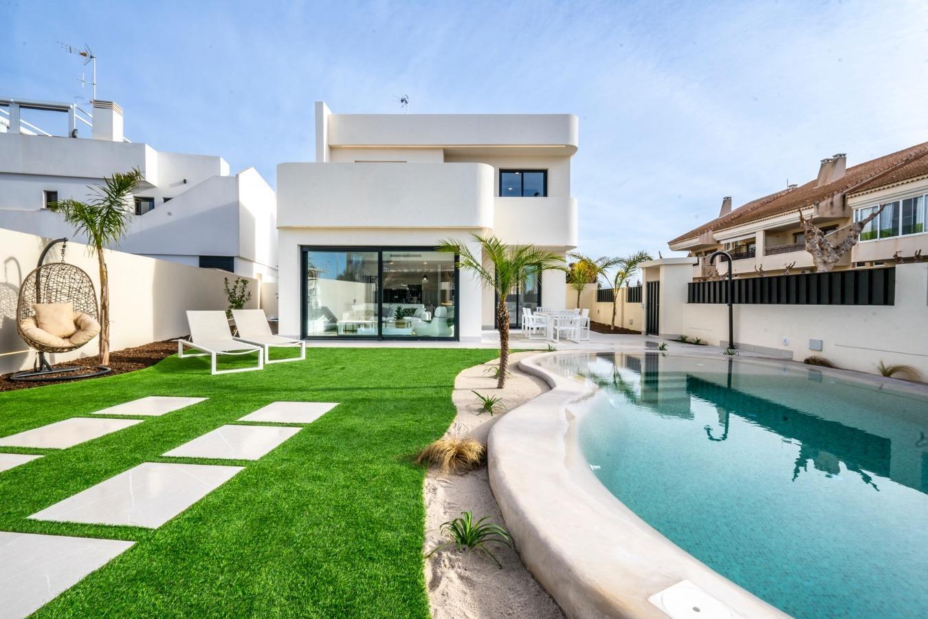Villa obra nueva con piscina en Torre Pacheco — 3 dorm, 3 baños