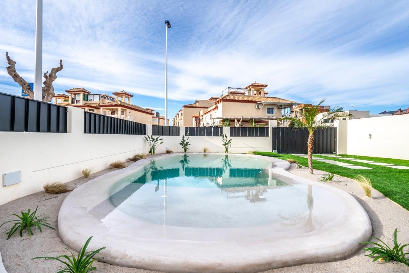 Villa obra nueva con piscina en Torre Pacheco — 3 dorm, 3 baños