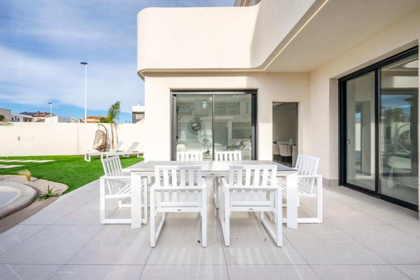 Villa obra nueva con piscina en Torre Pacheco — 3 dorm, 3 baños