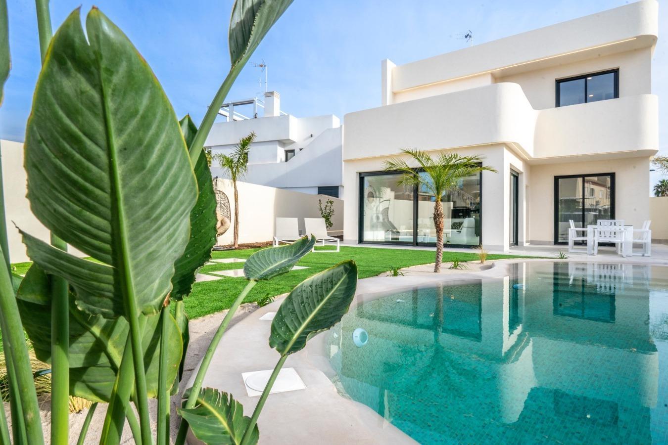 Villa obra nueva con piscina en Torre Pacheco — 3 dorm, 3 baños
