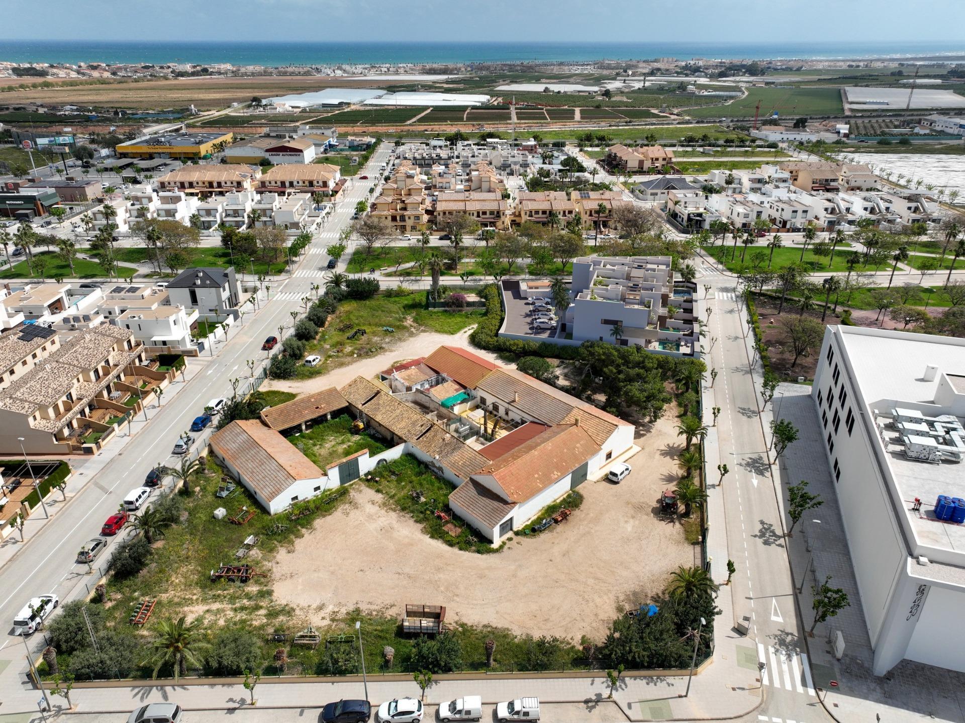 Villa Nueva con Piscina Privada en Pilar de La Horadada — Hogar de Ensueño