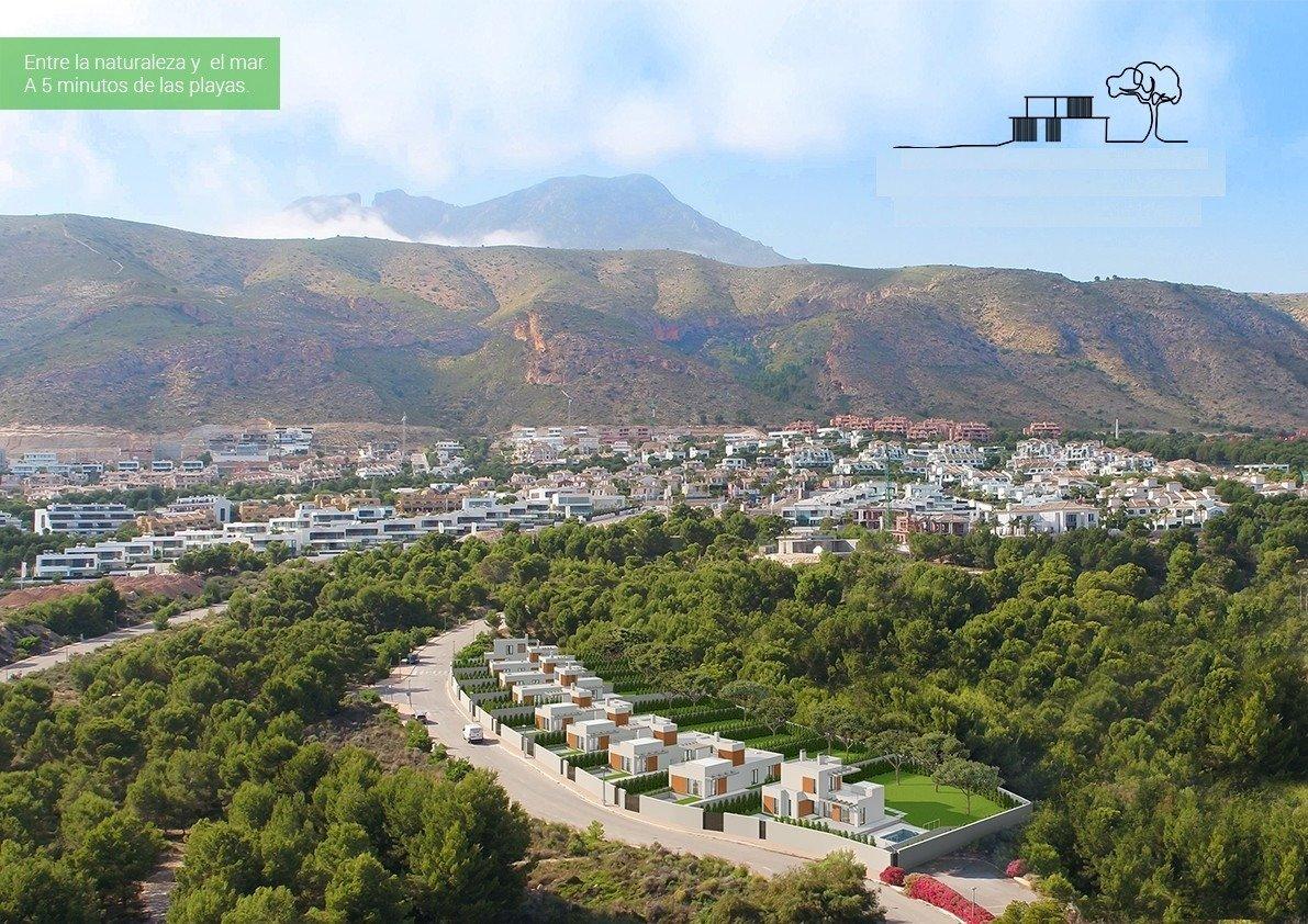 Villa de Obra Nueva en Finestrat con Piscina Privada — 3 Dorm.