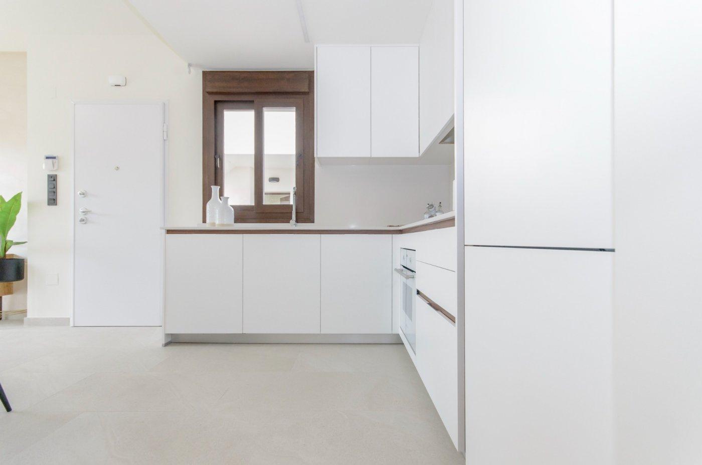 Chalet obra nueva con piscina privada en Torrevieja - ¡Tu hogar ideal!