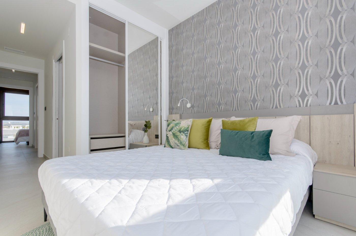 Chalet obra nueva con piscina privada en Torrevieja - ¡Tu hogar ideal!