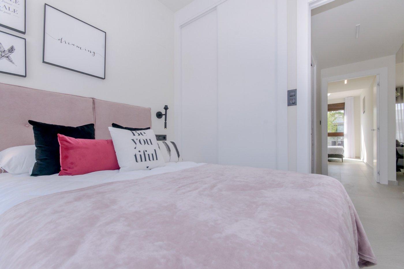 Chalet obra nueva con piscina privada en Torrevieja - ¡Tu hogar ideal!