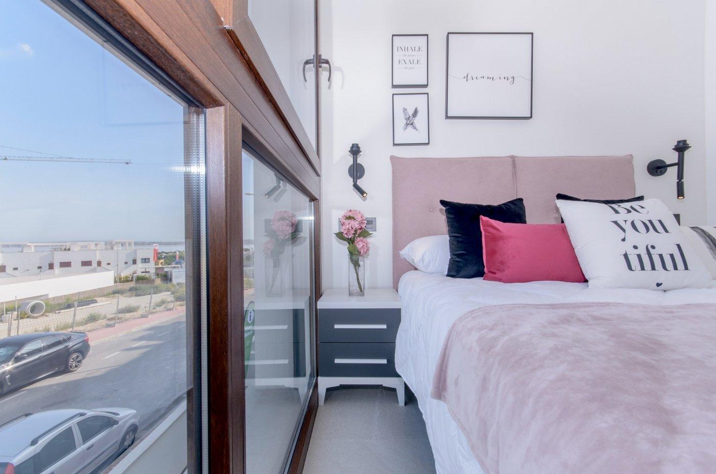 Chalet obra nueva con piscina privada en Torrevieja - ¡Tu hogar ideal!
