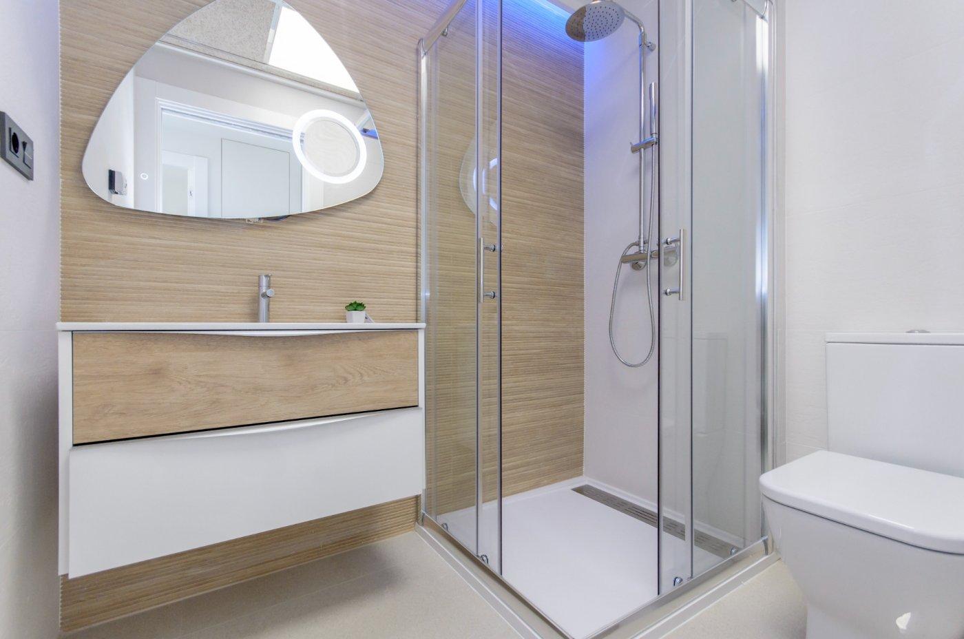 Chalet obra nueva con piscina privada en Torrevieja - ¡Tu hogar ideal!