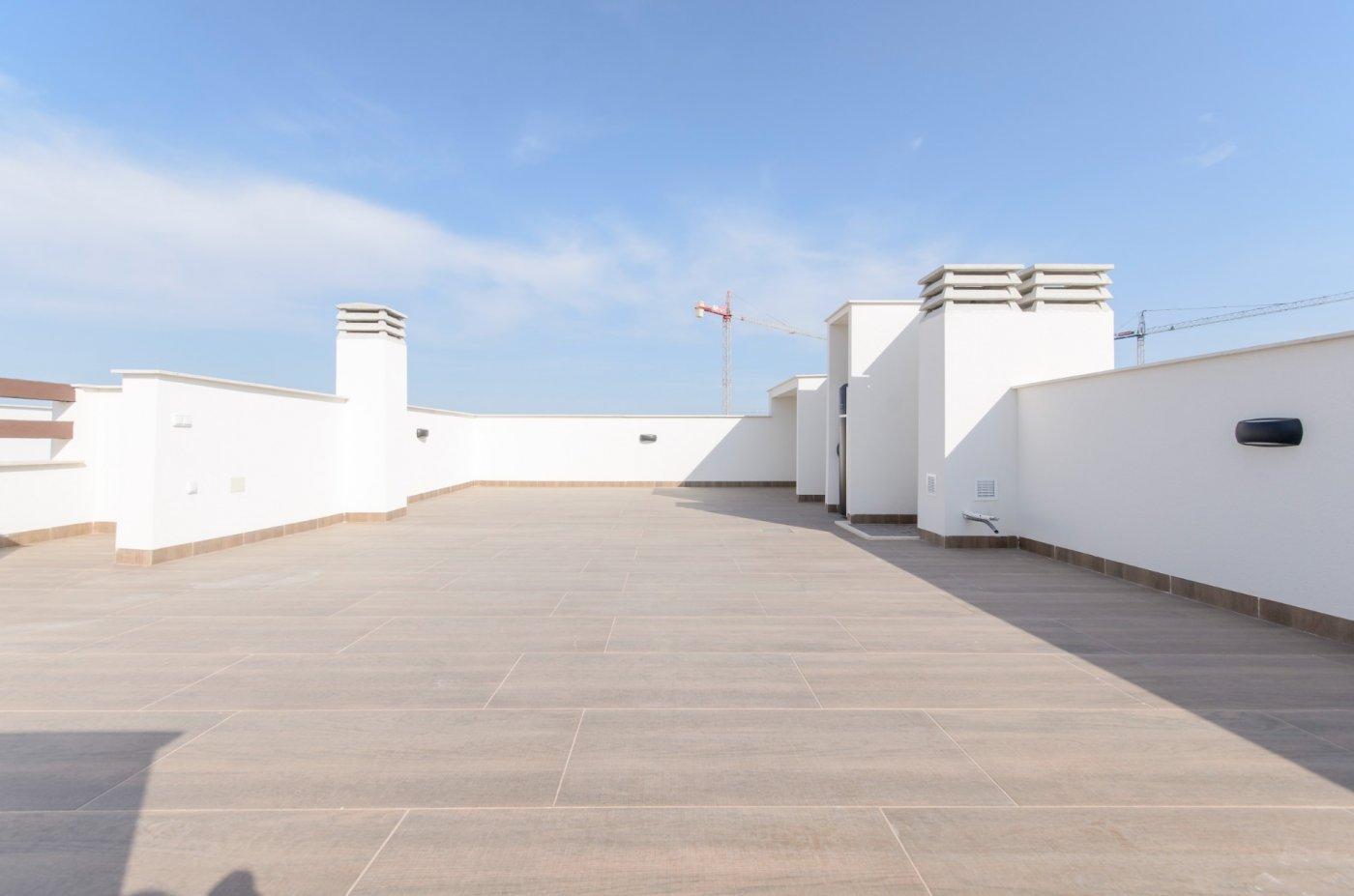 Chalet obra nueva con piscina privada en Torrevieja - ¡Tu hogar ideal!
