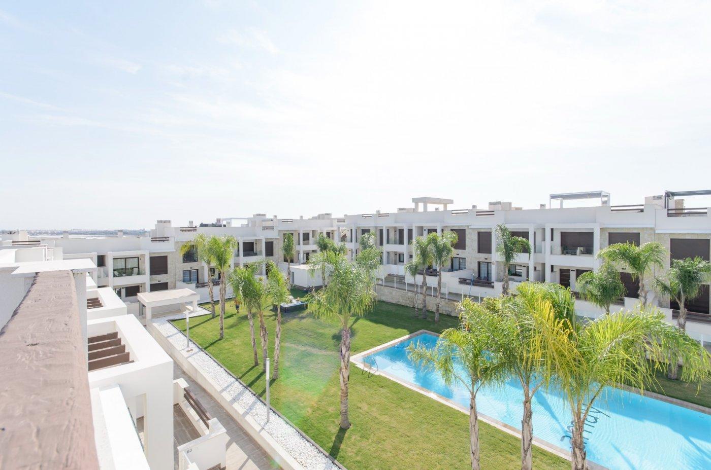 Chalet obra nueva con piscina privada en Torrevieja - ¡Tu hogar ideal!