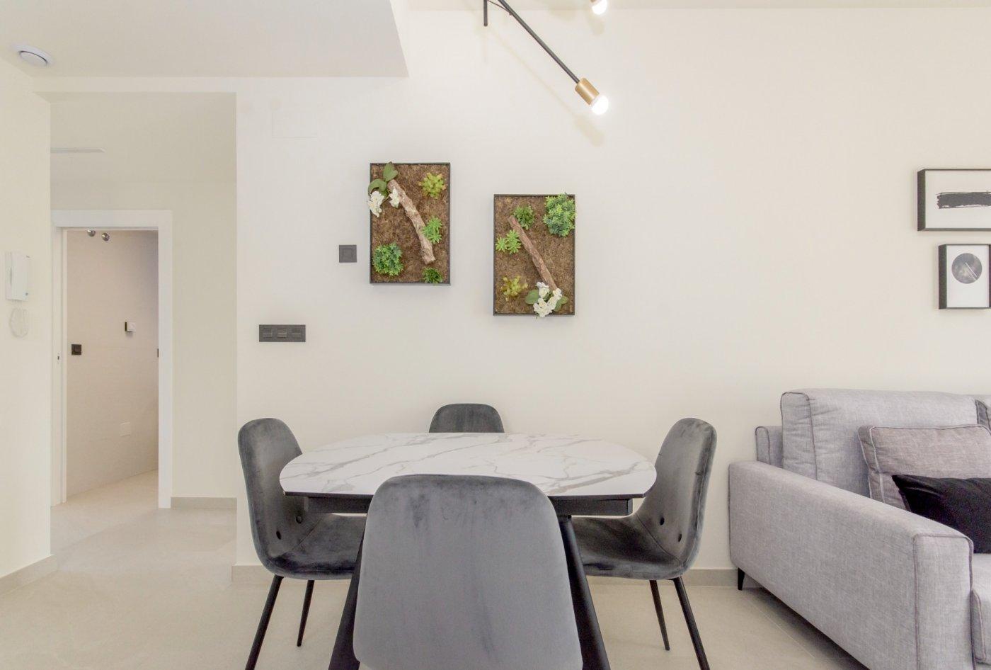 Chalet obra nueva con piscina privada en Torrevieja - ¡Tu hogar ideal!