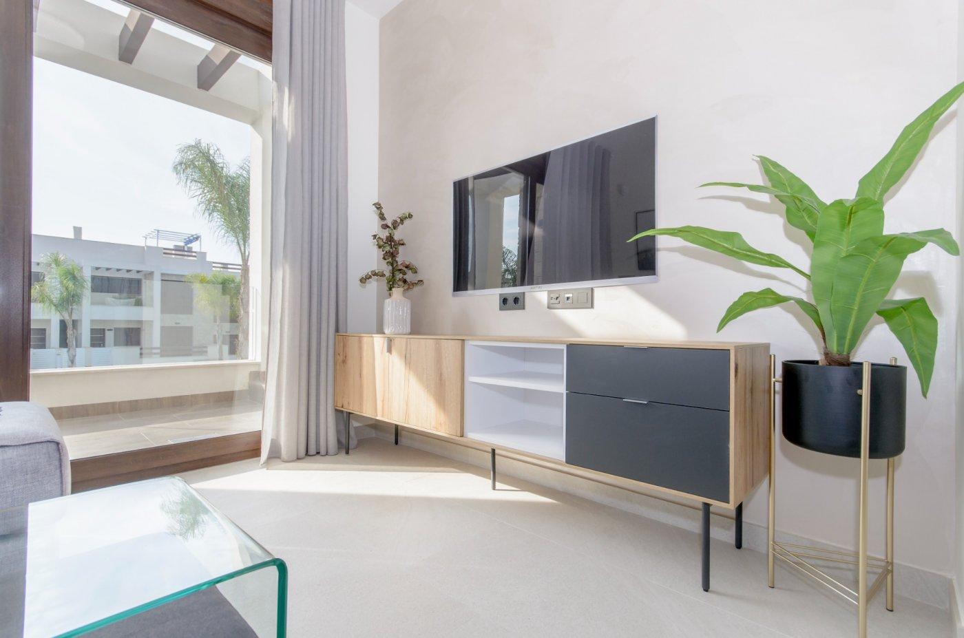 Chalet obra nueva con piscina privada en Torrevieja - ¡Tu hogar ideal!