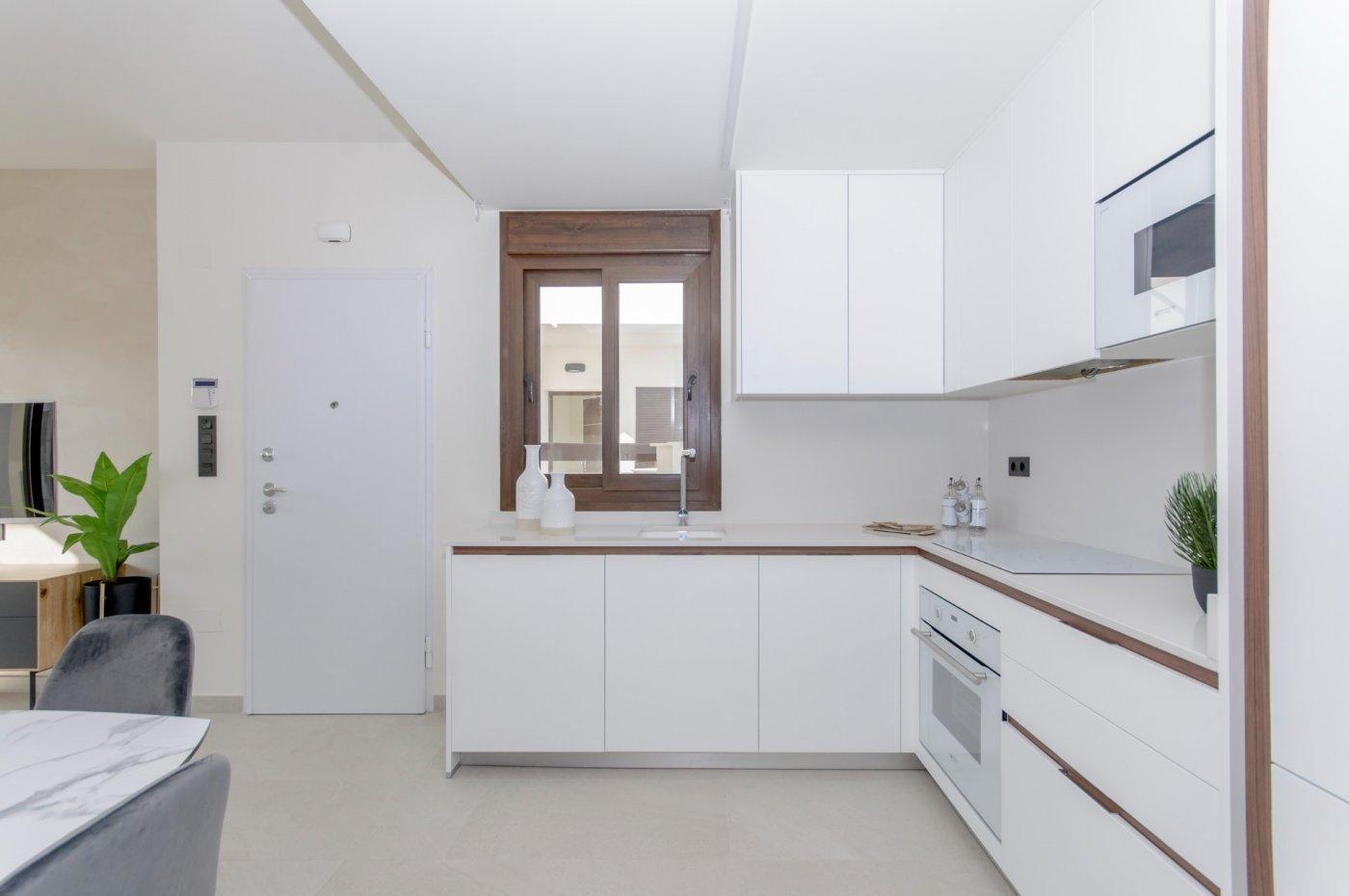 Chalet obra nueva con piscina privada en Torrevieja - ¡Tu hogar ideal!