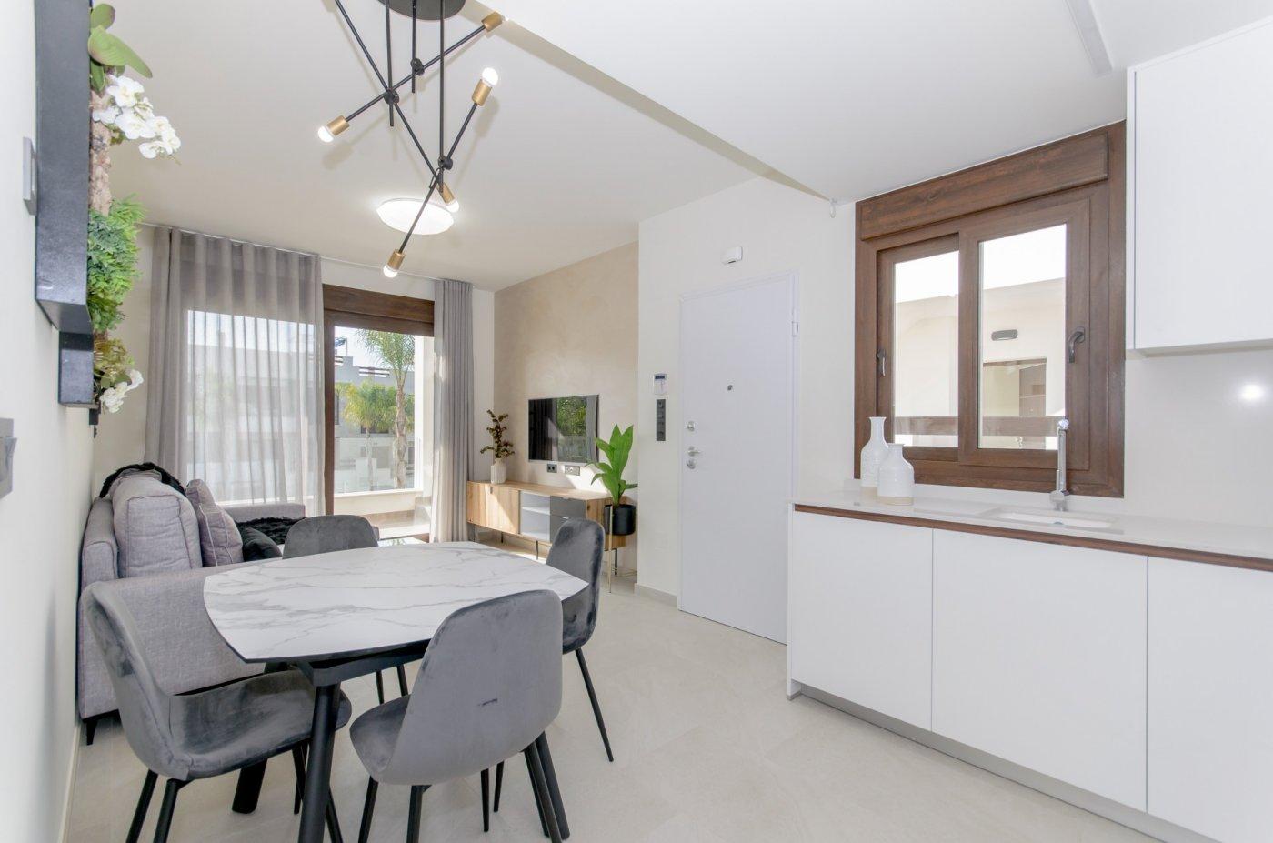 Chalet obra nueva con piscina privada en Torrevieja - ¡Tu hogar ideal!