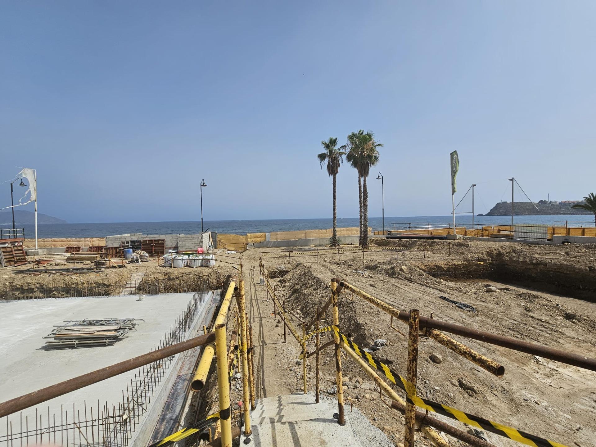 Villa Obra Nueva Primera Línea Playa Puerto de Mazarrón — Piscina y Solárium