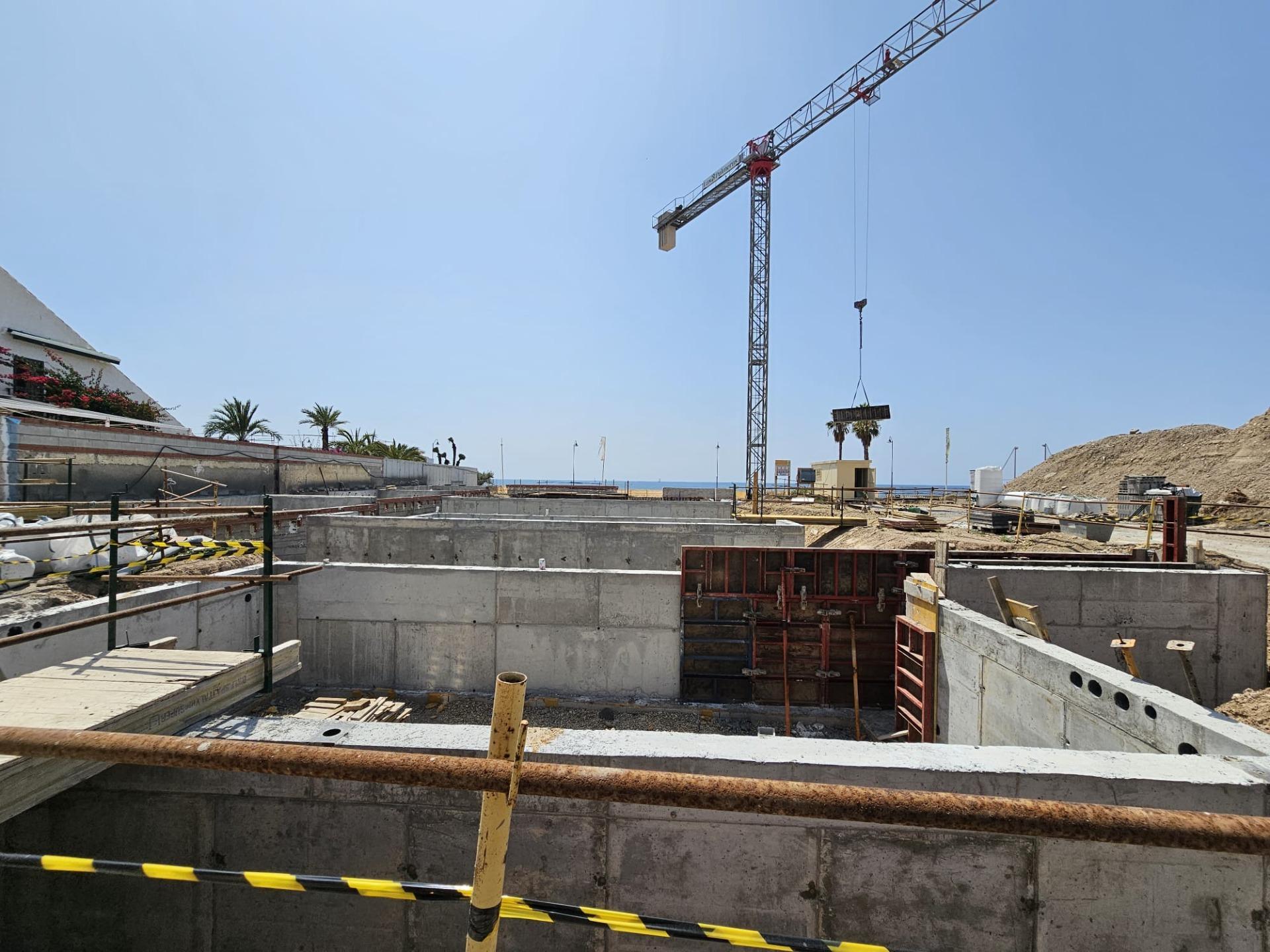 Villa Obra Nueva Primera Línea Playa Puerto de Mazarrón — Piscina y Solárium