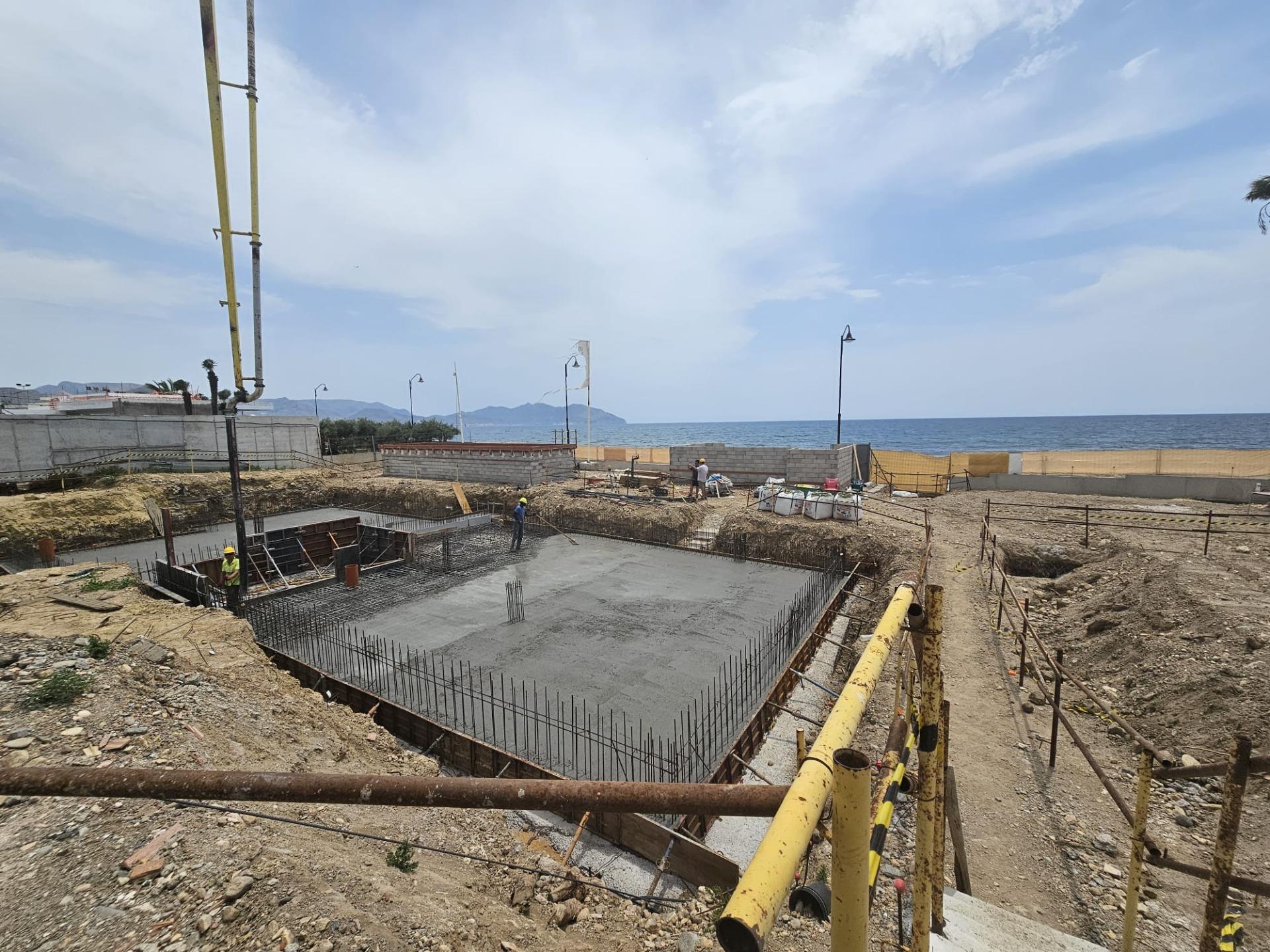 Villa Obra Nueva Primera Línea Playa Puerto de Mazarrón — Piscina y Solárium