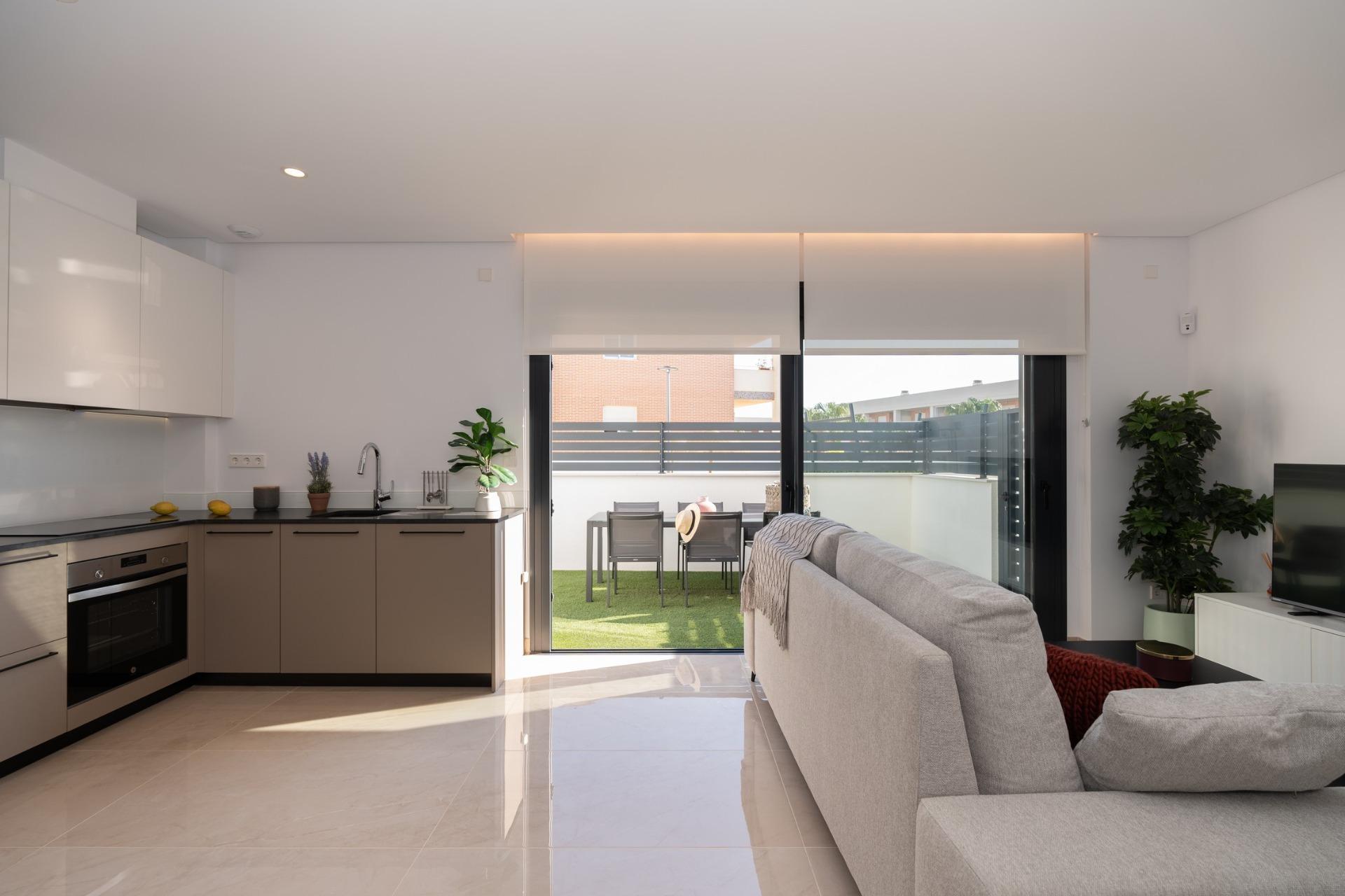 Villa Obra Nueva 3 Dorm. Piscina Privada en La Marina — Hogar Definitivo