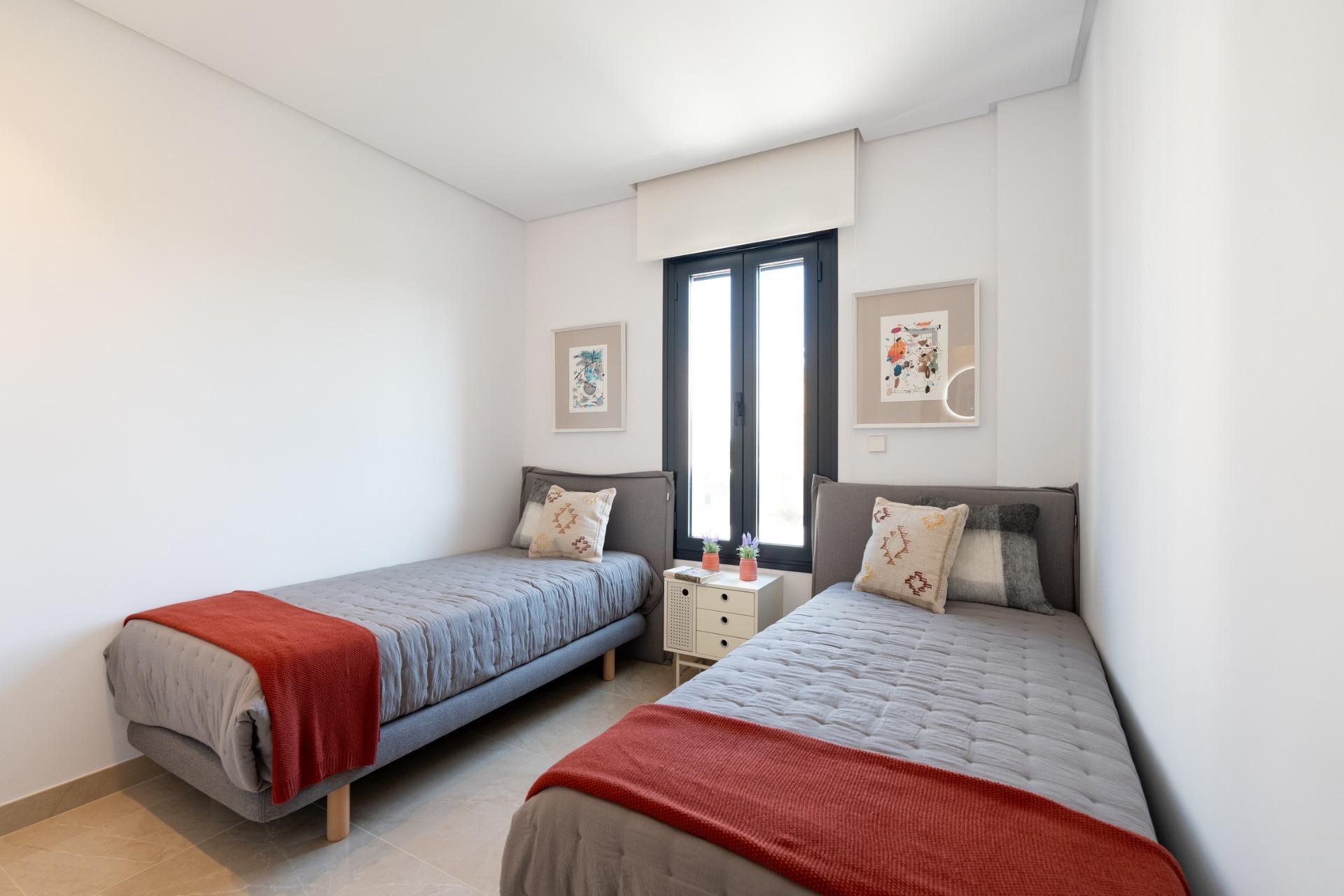 Villa Obra Nueva 3 Dorm. Piscina Privada en La Marina — Hogar Definitivo