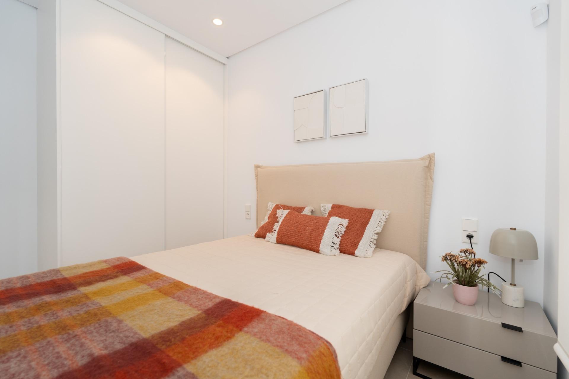 Villa Obra Nueva 3 Dorm. Piscina Privada en La Marina — Hogar Definitivo