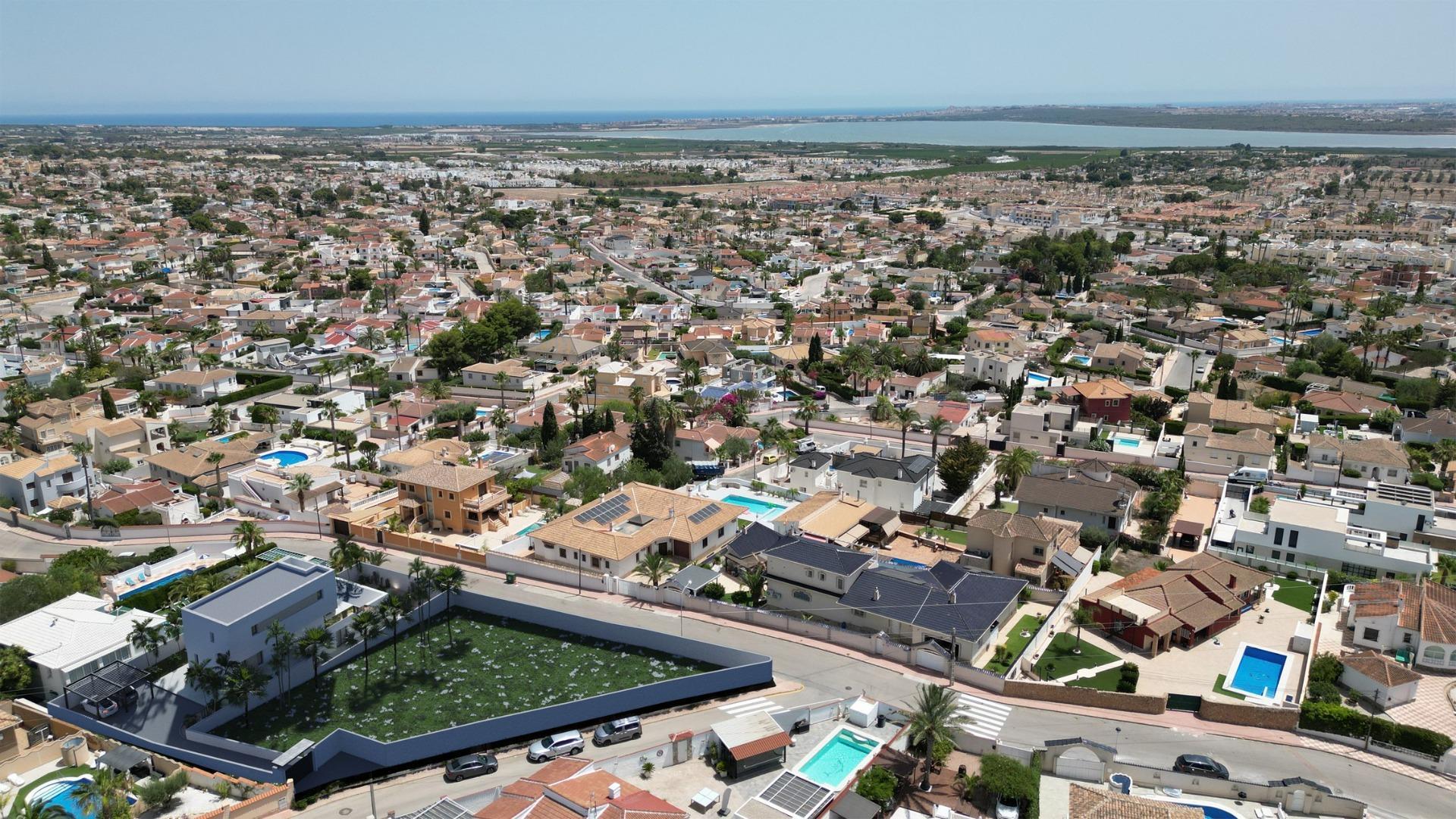 Villa Obra Nueva con Piscina Privada en Ciudad Quesada - 3 Dorm.