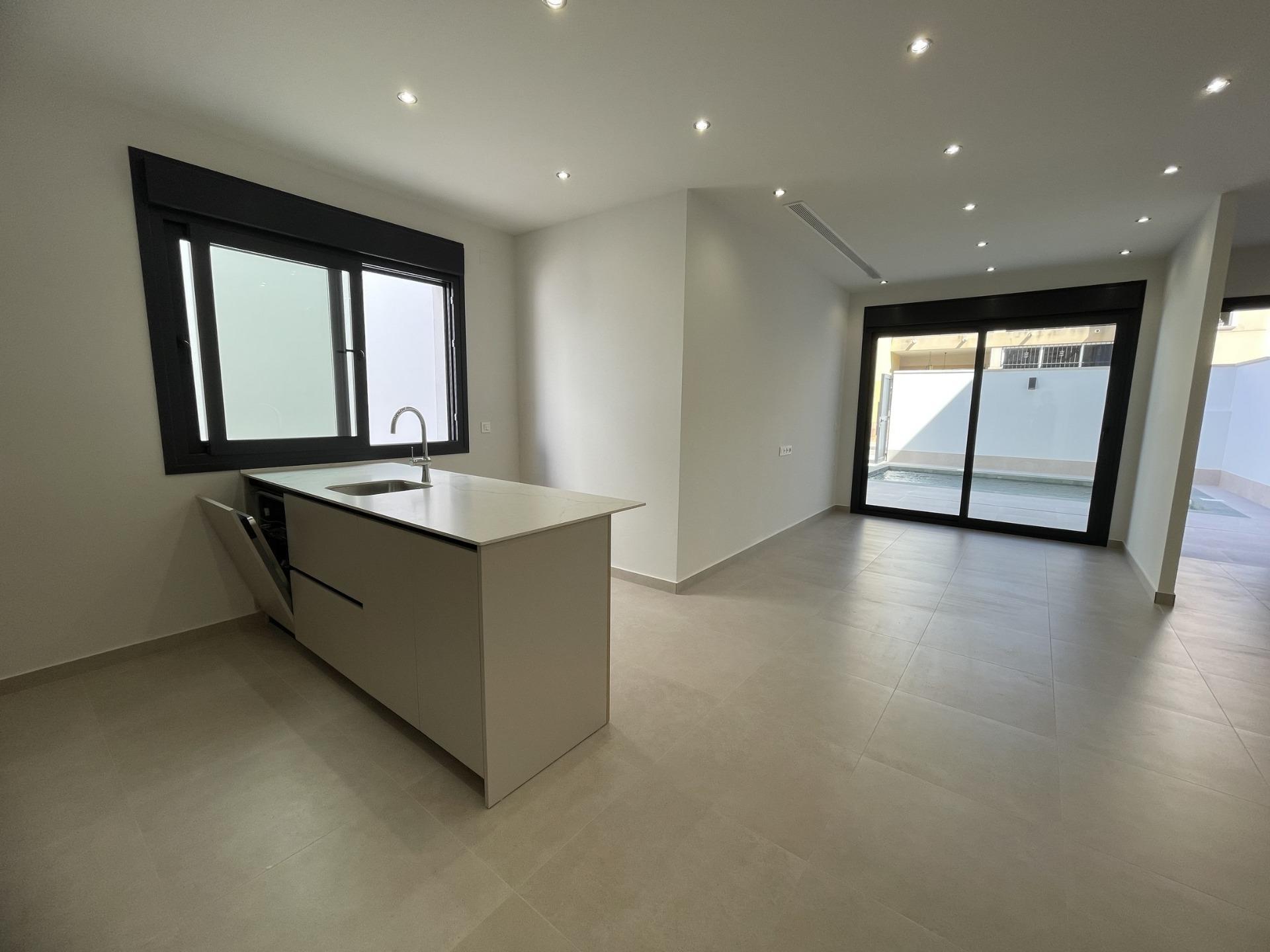 Villa Nueva con Piscina en Almoradí — Hogar de Lujo en Costa Blanca