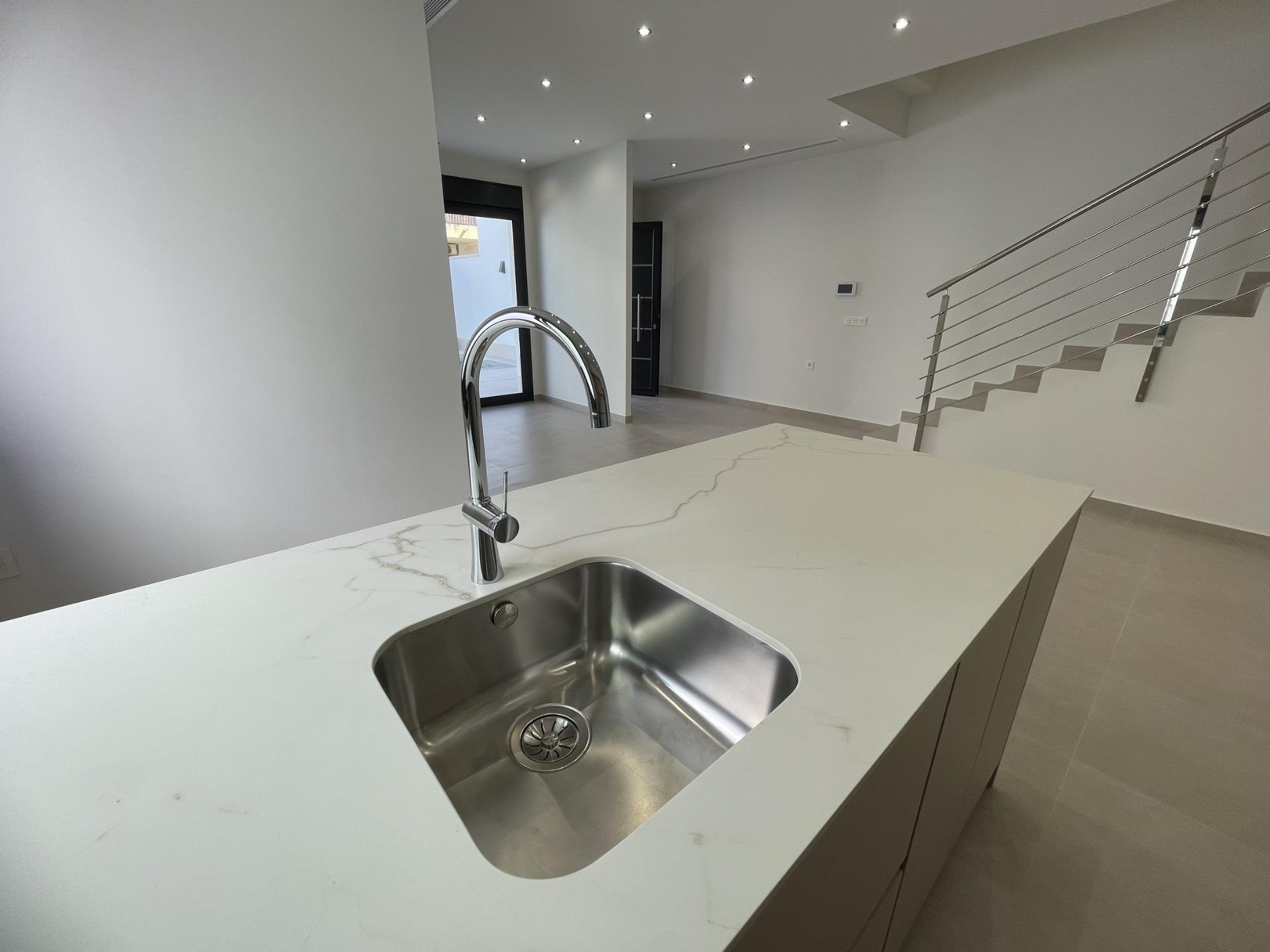 Villa Nueva con Piscina en Almoradí — Hogar de Lujo en Costa Blanca
