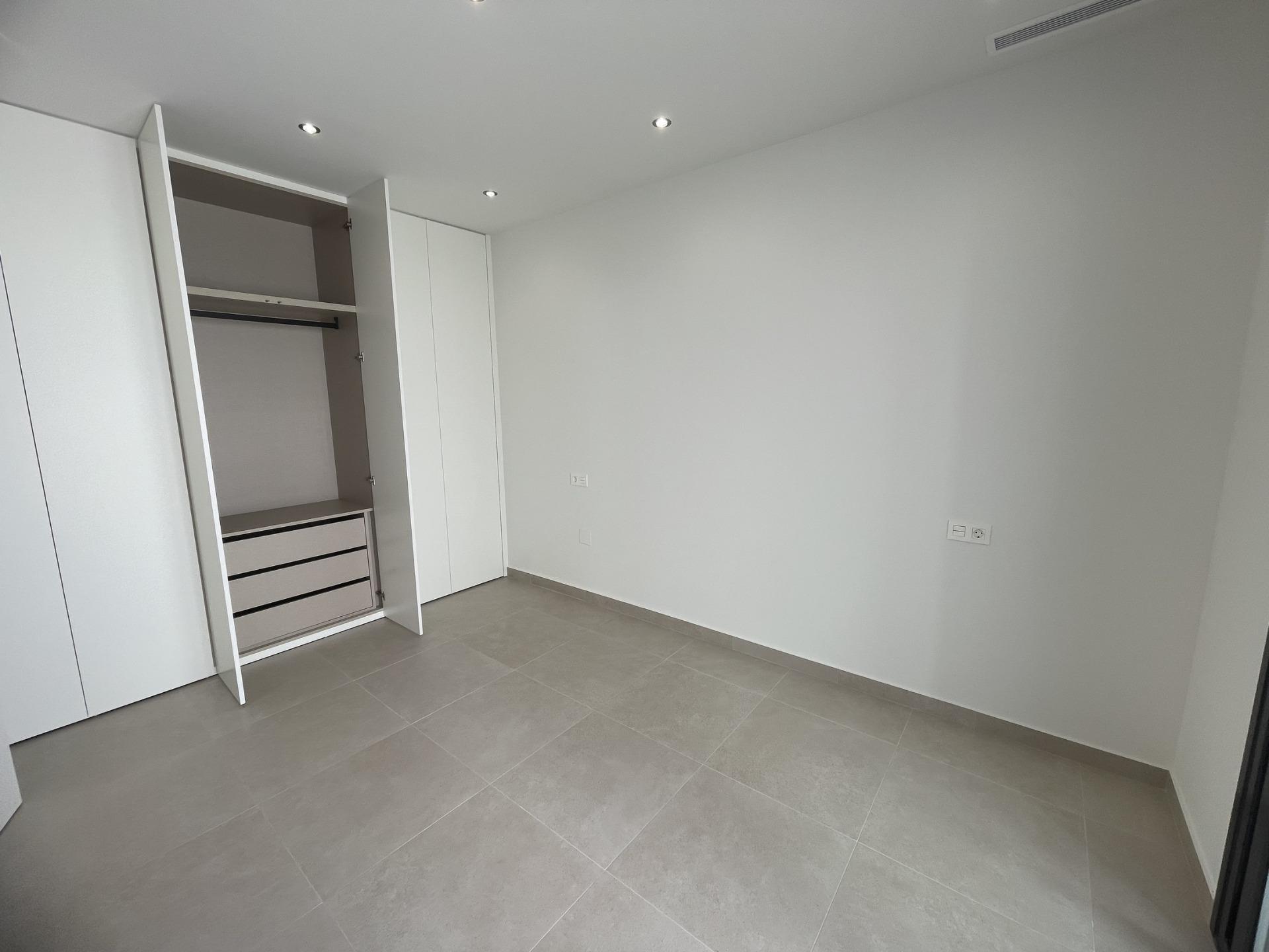 Villa Nueva con Piscina en Almoradí — Hogar de Lujo en Costa Blanca