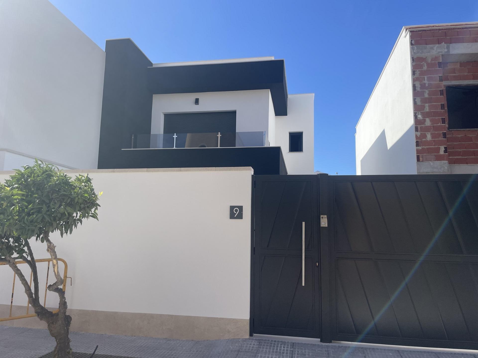 Villa Nueva con Piscina en Almoradí — Hogar de Lujo en Costa Blanca