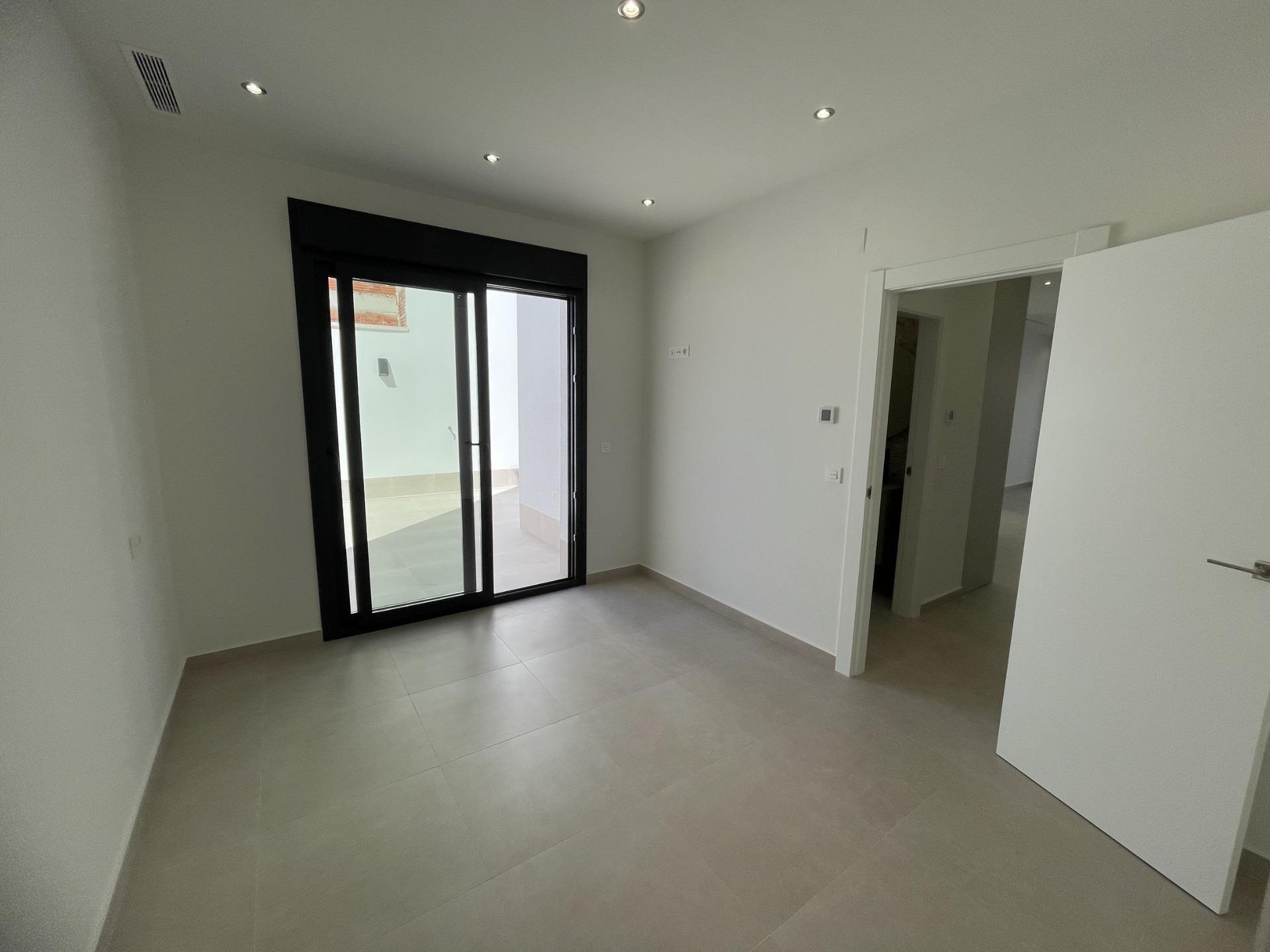 Villa Nueva con Piscina en Almoradí — Hogar de Lujo en Costa Blanca